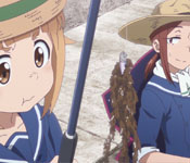 hina catching seaweed